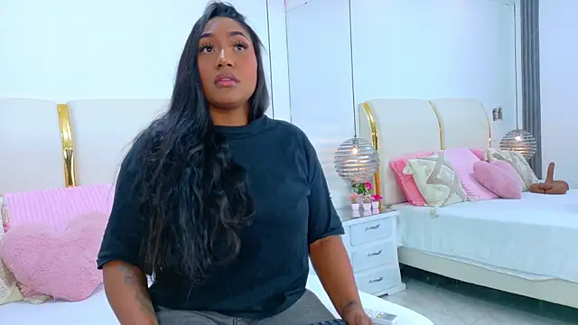 NaiomyLanes online show from 04.20.26