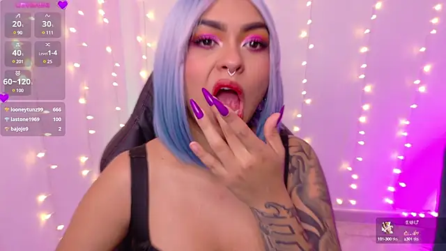 Snapshot of pandorabeker chatting on 02.07.25 pandorabeker online show from 02.07.25