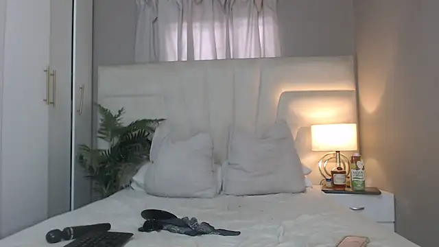 naughtyblackdolie online show from 12.04.25