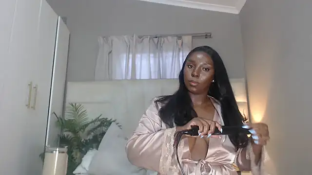 Snapshot of naughtyblackdolie chatting on 02.12.26 naughtyblackdolie online show from 02.12.26