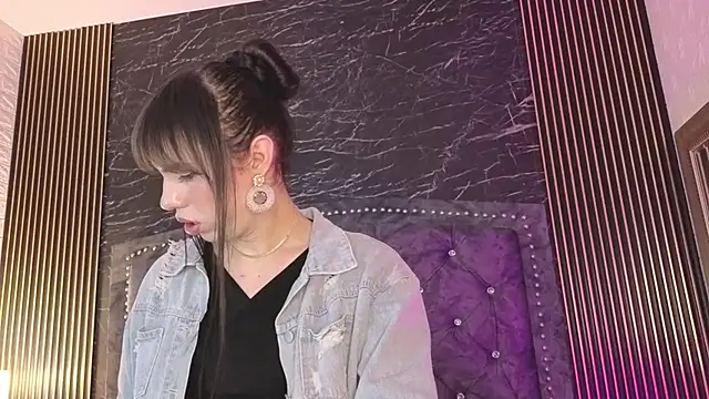 Snapshot of diosagolden chatting on 11.03.25 diosagolden online show from 11.03.25