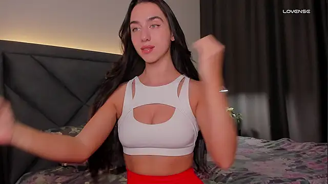 R a v e n online show from 04.15.26