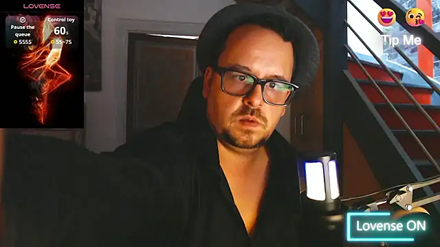 Snapshot of punky233 chatting on 09.15.25 punky233 online show from 09.15.25