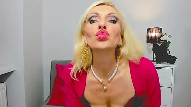 CrystalHotty online show from 01.08.25