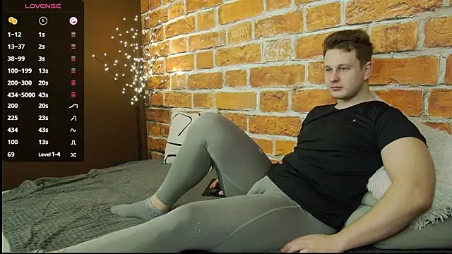 Snapshot of charlie_smiley chatting on 12.23.25 charlie smiley online show from 12.23.25