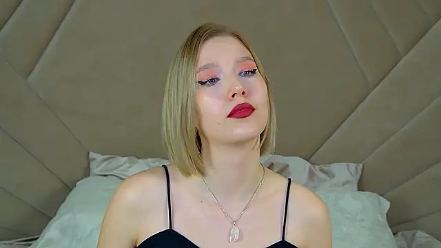 LiliLinn online show from 02.25.25