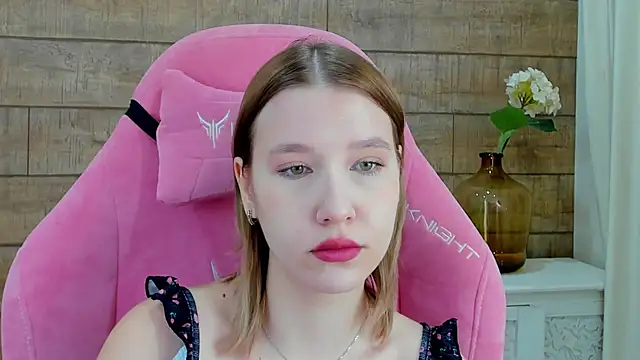 LiliLinn online show from 10.21.25