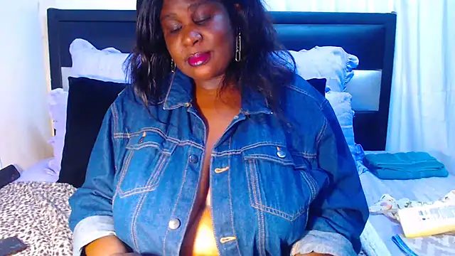 Snapshot of DARKBUSTY030 chatting on 03.25.26 DARKBUSTY030 online show from 03.25.26