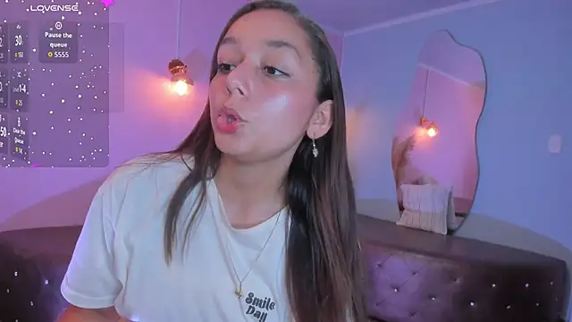 Snapshot of katy_sweet19 chatting on 10.23.25 katy sweet19 online show from 10.23.25