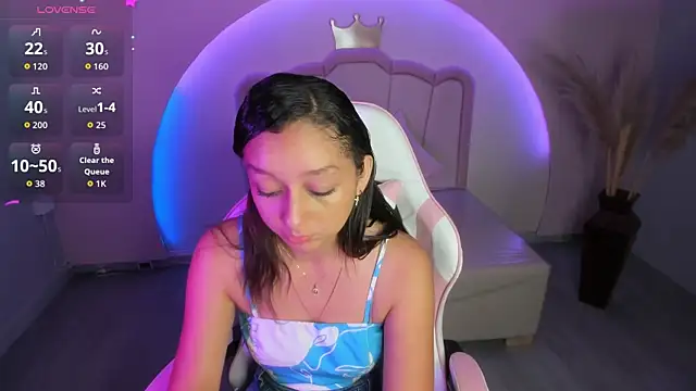 Snapshot of katy_sweet19 chatting on 12.14.25 katy sweet19 online show from 12.14.25