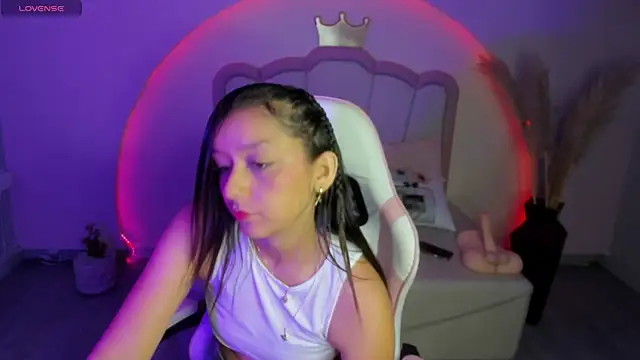 Snapshot of katy_sweet19 chatting on 01.06.26 katy sweet19 online show from 01.06.26