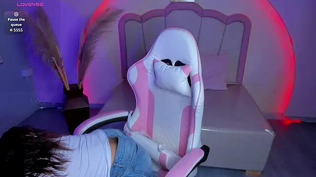 Snapshot of katy_sweet19 chatting on 02.23.26 katy sweet19 online show from 02.23.26