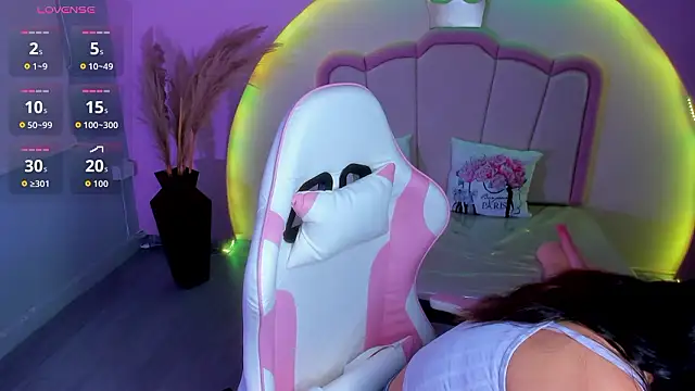 Snapshot of katy_sweet19 chatting on 02.26.26 katy sweet19 online show from 02.26.26