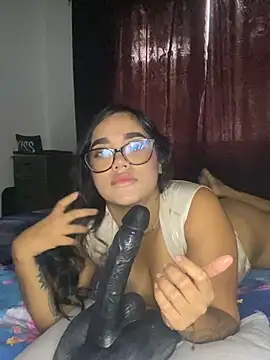 Snapshot of ElaEndez_ chatting on 04.19.26 ElaEndez online show from 04.19.26