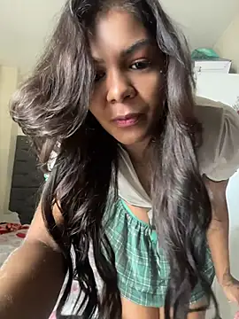 Snapshot of Indiazinhax chatting on 04.14.26 Indiazinhax online show from 04.14.26