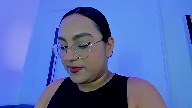 Snapshot of ellamontoya chatting on 11.14.25 ellamontoya online show from 11.14.25