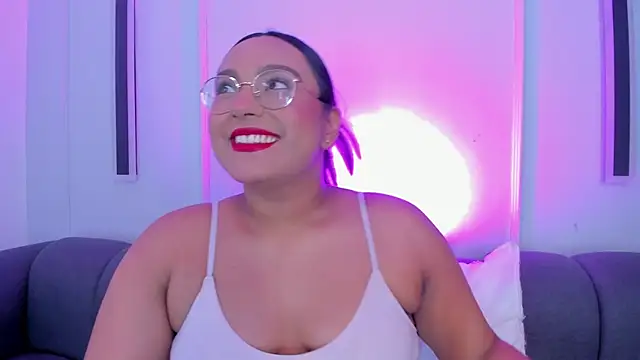 Snapshot of ellamontoya chatting on 11.23.25 ellamontoya online show from 11.23.25