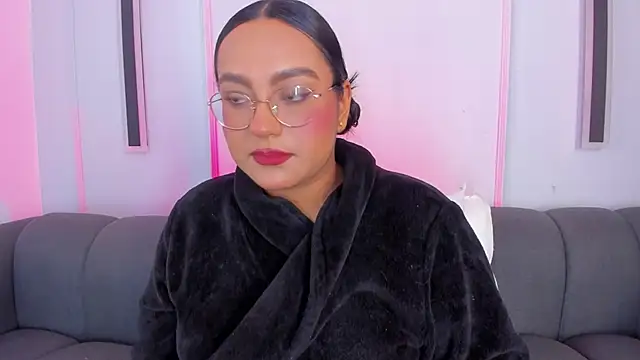 Snapshot of ellamontoya chatting on 11.24.25 ellamontoya online show from 11.24.25