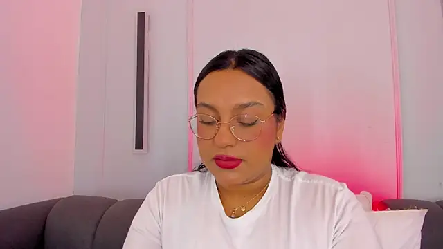 Snapshot of ellamontoya chatting on 11.27.25 ellamontoya online show from 11.27.25