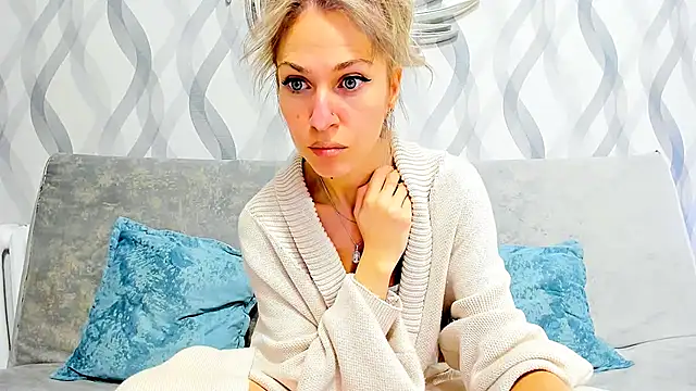 Mona Cruz online show from 02.16.25