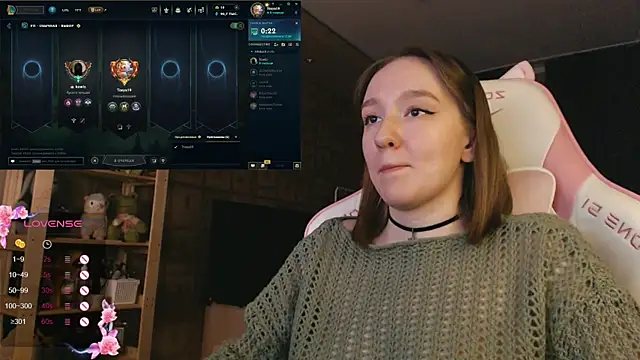 Snapshot of MoonlishSiren chatting on 11.08.25 MoonlishSiren online show from 11.08.25