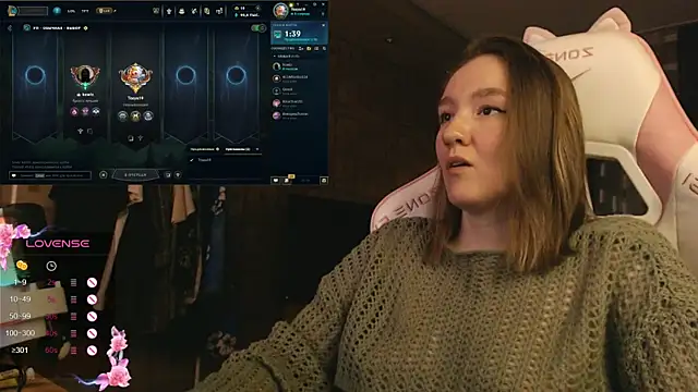 Snapshot of MoonlishSiren chatting on 12.15.25 MoonlishSiren online show from 12.15.25