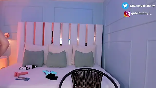 Snapshot of gabi_bunny chatting on 10.30.25 gabi bunny online show from 10.30.25