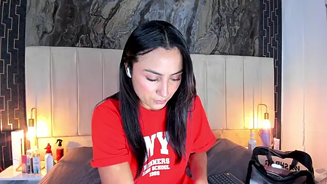 Snapshot of lia_sofiia chatting on 12.05.25 lia sofiia online show from 12.05.25