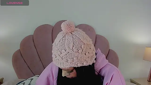 Nicole Paradise online show from 10.09.25