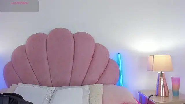 Nicole Paradise online show from 03.12.26