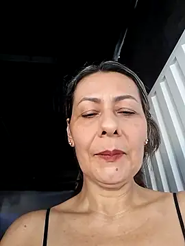 Mia-funny20 online show from 12.22.25