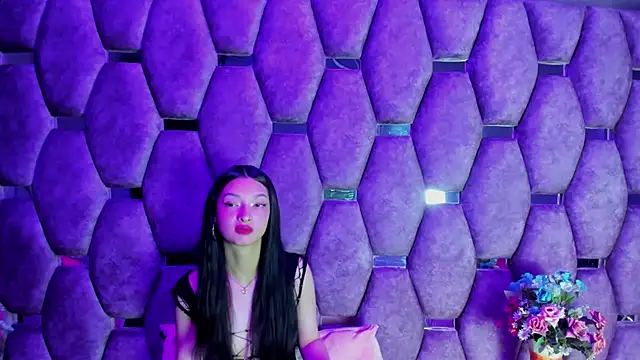 Snapshot of Aurora_18 chatting on 12.22.25 Aurora 18 online show from 12.22.25