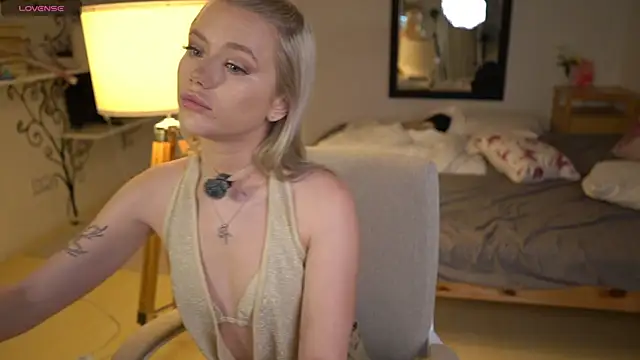 Snapshot of LexieLoree chatting on 11.04.25 LexieLoree online show from 11.04.25