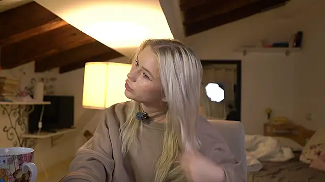 Snapshot of LexieLoree chatting on 11.17.25 LexieLoree online show from 11.17.25