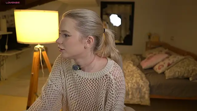 Snapshot of LexieLoree chatting on 11.26.25 LexieLoree online show from 11.26.25