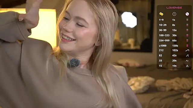 Snapshot of LexieLoree chatting on 11.28.25 LexieLoree online show from 11.28.25