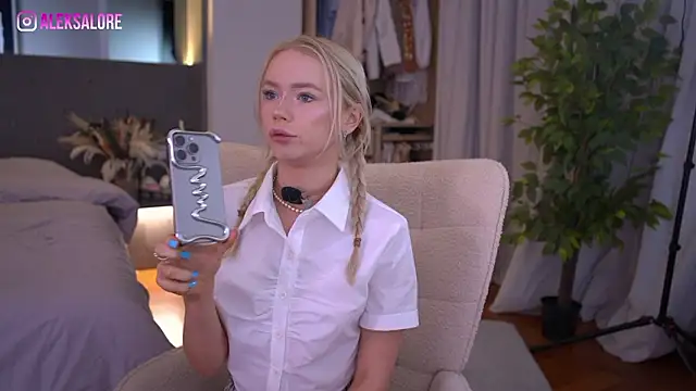 LexieLoree online show from 03.30.26