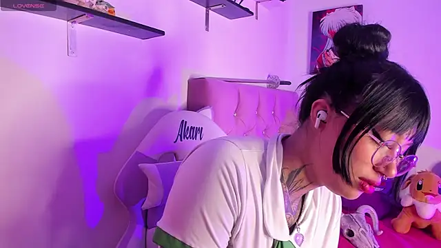 Akari1 Mischief online show from 12.19.24