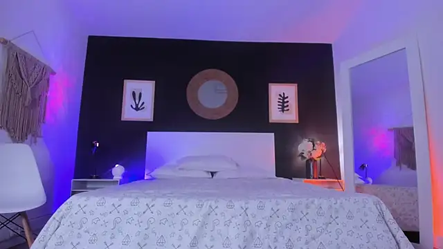 Snapshot of VioletPaket chatting on 10.28.25 VioletPaket online show from 10.28.25