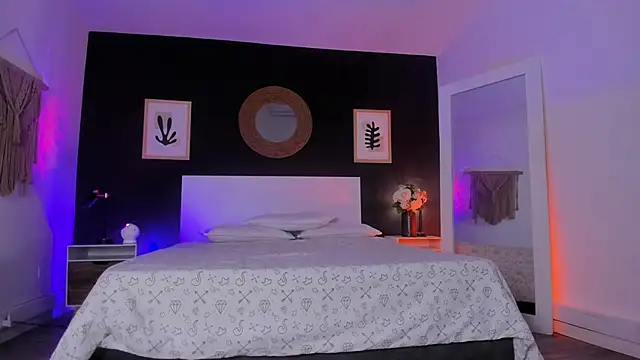 Snapshot of VioletPaket chatting on 11.04.25 VioletPaket online show from 11.04.25