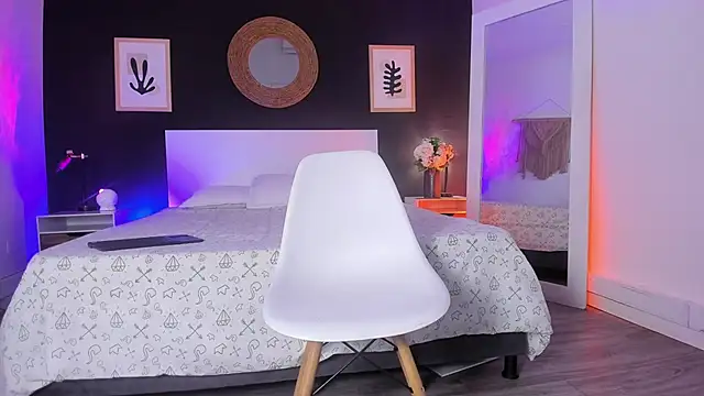 Snapshot of VioletPaket chatting on 11.09.25 VioletPaket online show from 11.09.25