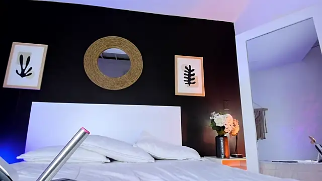 Snapshot of VioletPaket chatting on 11.29.25 VioletPaket online show from 11.29.25