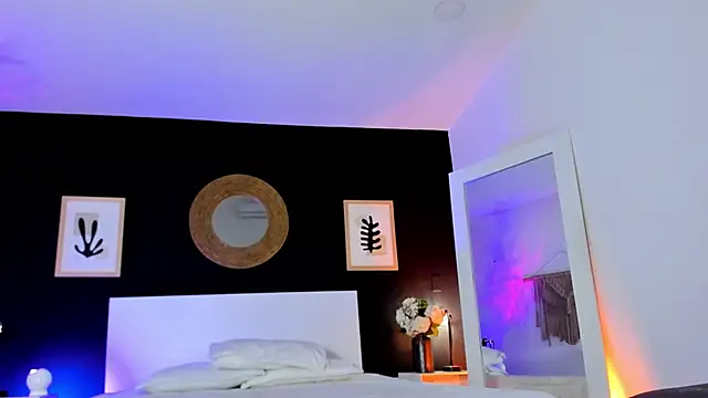 Snapshot of VioletPaket chatting on 12.05.25 VioletPaket online show from 12.05.25