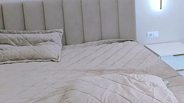 Snapshot of lulu_wolf chatting on 02.18.26 lulu wolf online show from 02.18.26