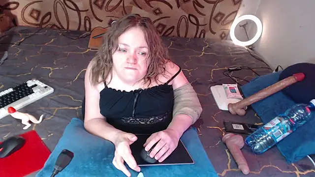 Snapshot of MiniNatalie chatting on 02.21.25 MiniNatalie online show from 02.21.25