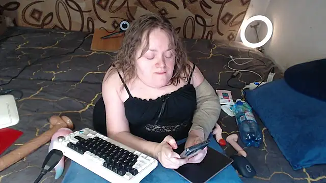 Snapshot of MiniNatalie chatting on 02.22.25 MiniNatalie online show from 02.22.25