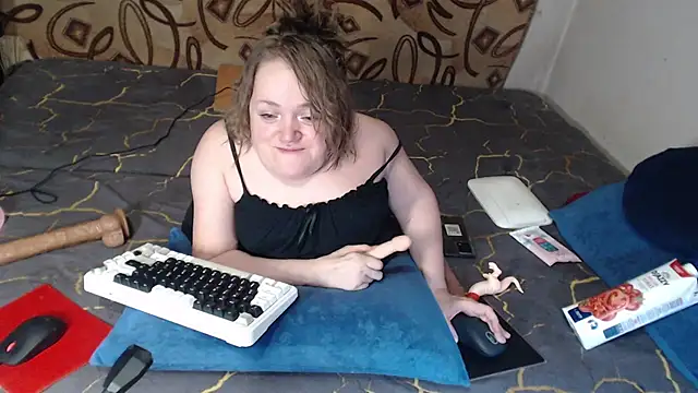 Snapshot of MiniNatalie chatting on 02.25.25 MiniNatalie online show from 02.25.25