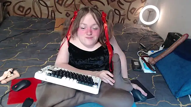 Snapshot of MiniNatalie chatting on 03.07.25 MiniNatalie online show from 03.07.25