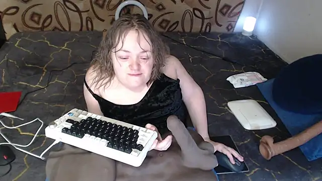 Snapshot of MiniNatalie chatting on 03.17.25 MiniNatalie online show from 03.17.25