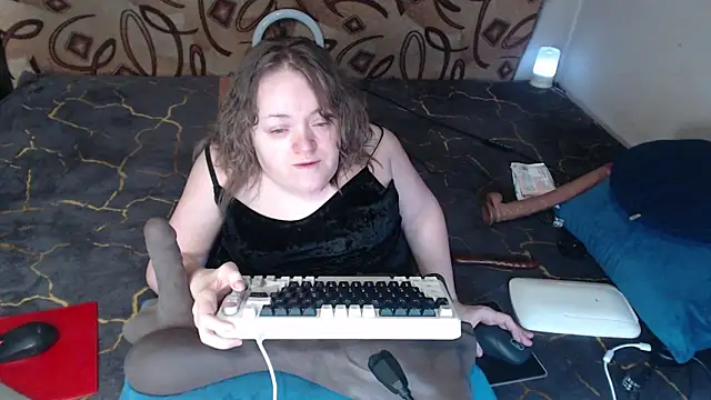 Snapshot of MiniNatalie chatting on 03.18.25 MiniNatalie online show from 03.18.25